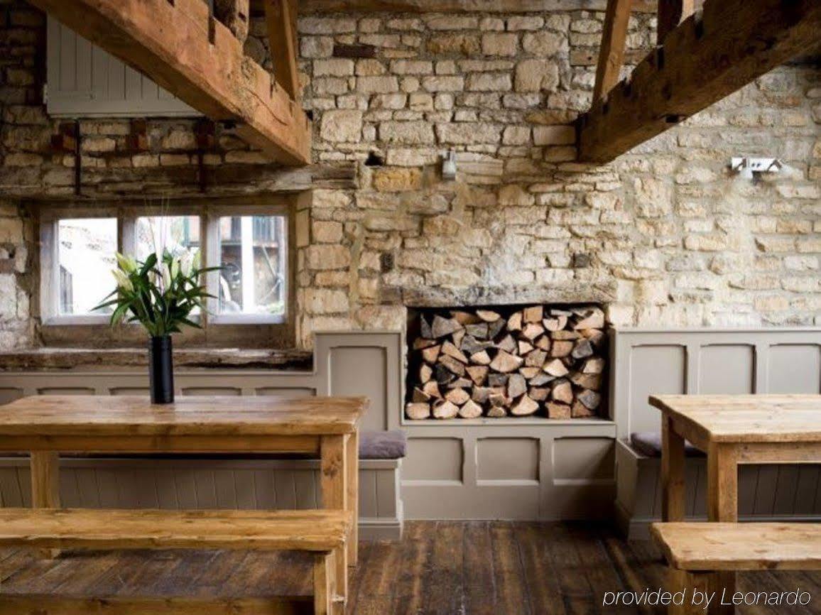 White Hart Hotel ストウ・オン・ザ・ウォルド エクステリア 写真
