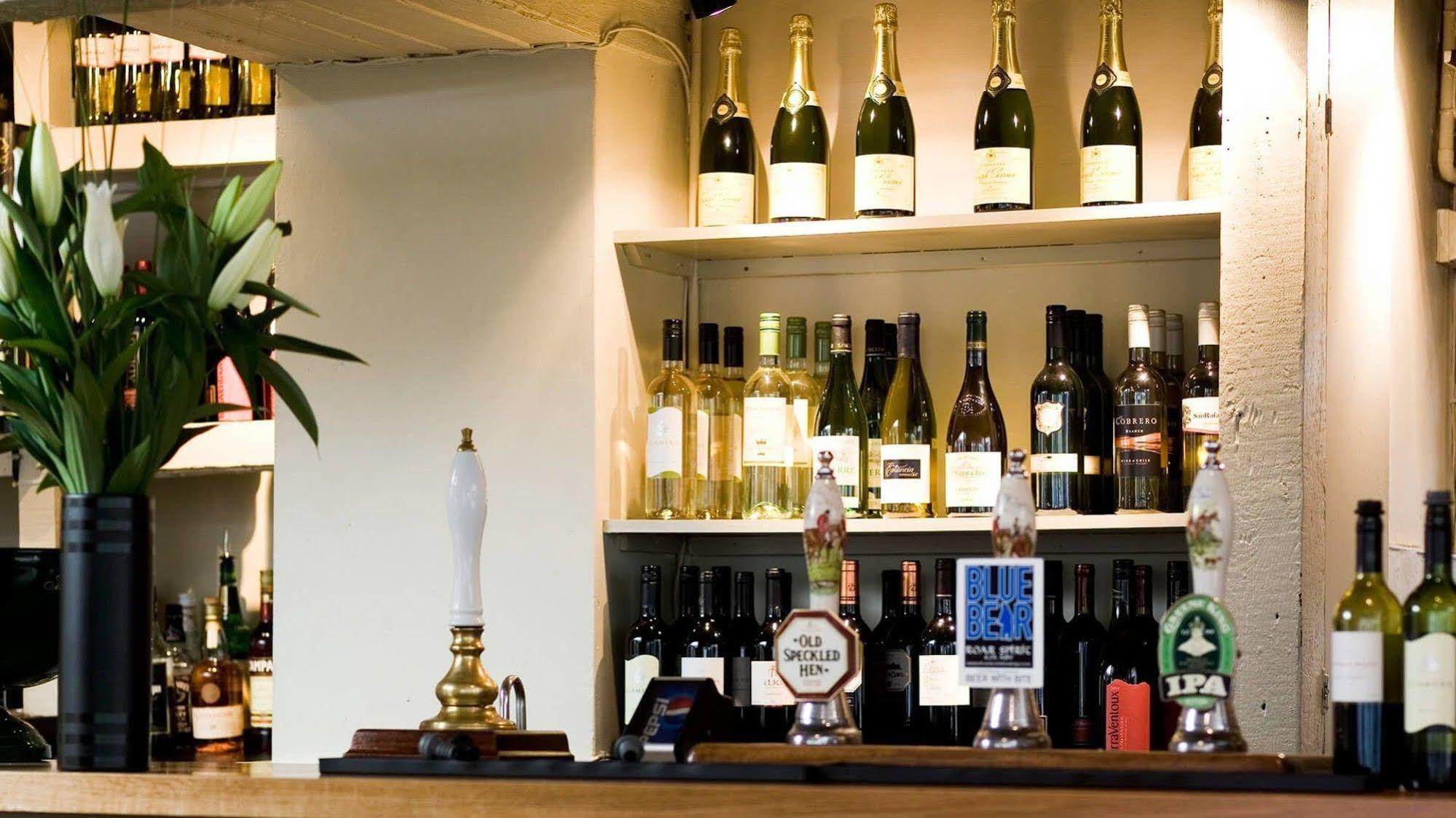 White Hart Hotel ストウ・オン・ザ・ウォルド エクステリア 写真